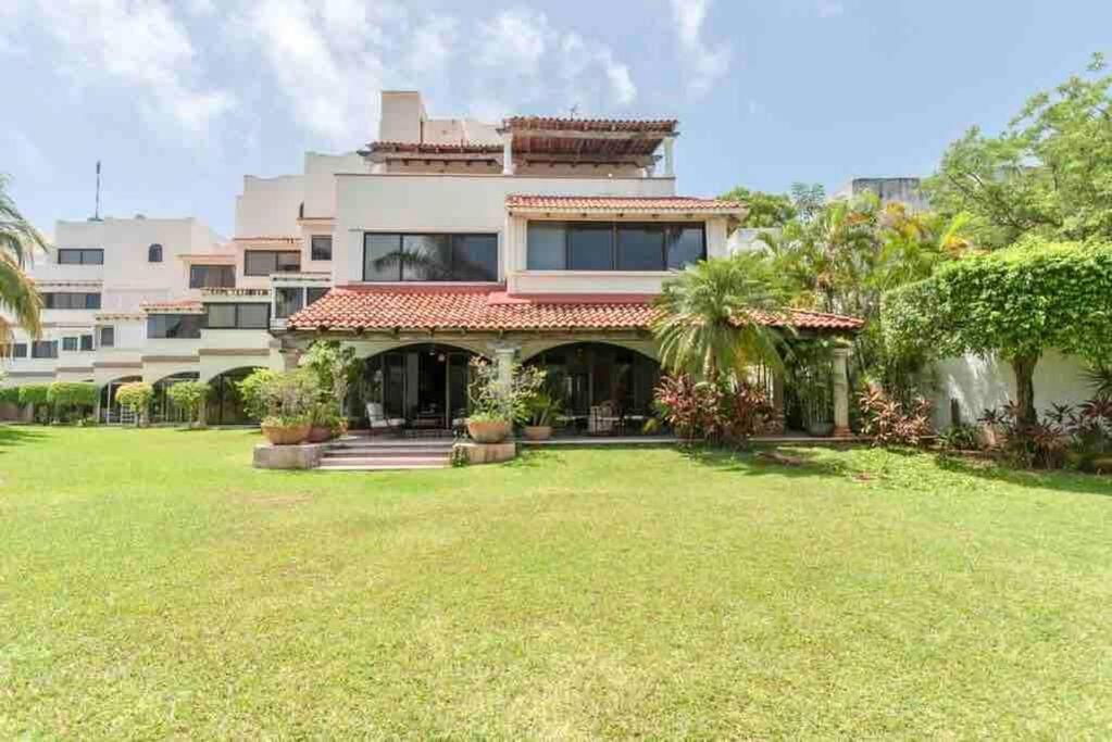 Elegant Lagoon Front Villa By Casa Paraiso Канкун Экстерьер фото
